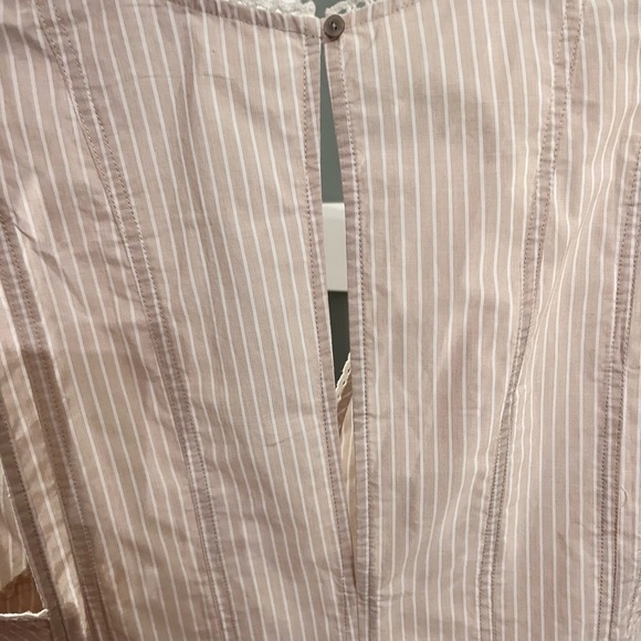 Free PEOPLE Feels Good pinstripe pattern. Deep V-neck. Size M - Picture 5 of 7